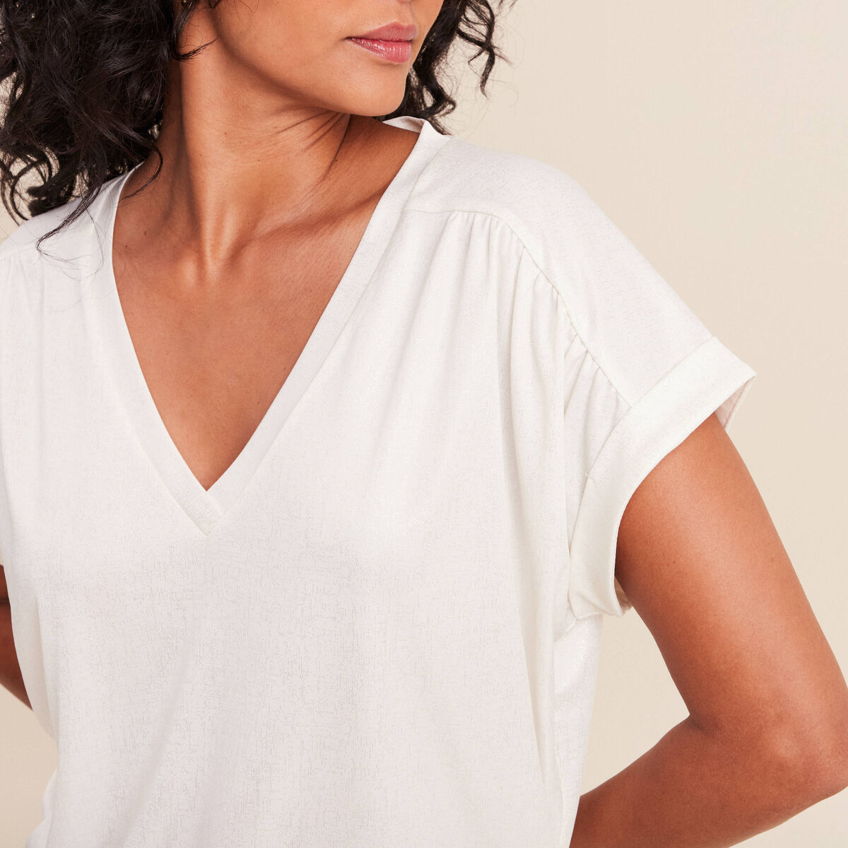 T-shirt col v manches courtes brillant ecru femme