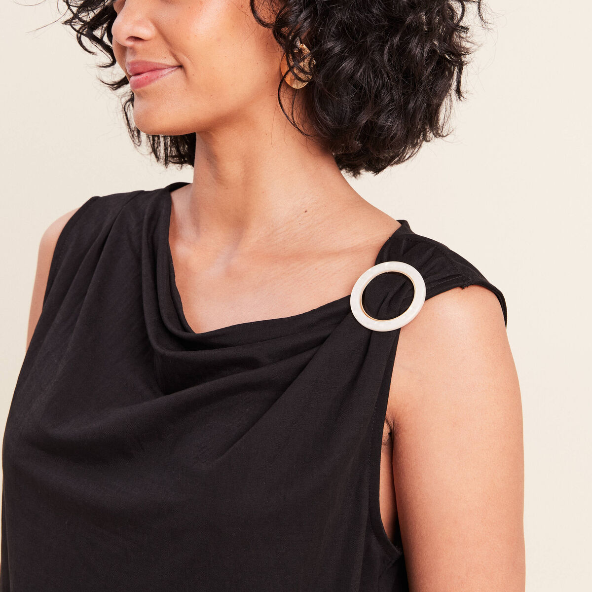 T-shirt col b&eacute;nitier noir femme