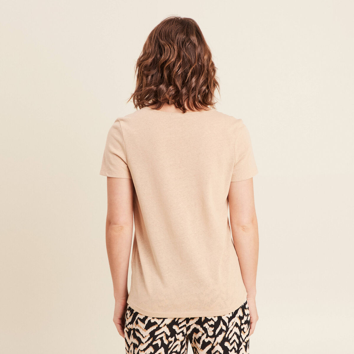 T-shirt manches courtes col en V sable femme