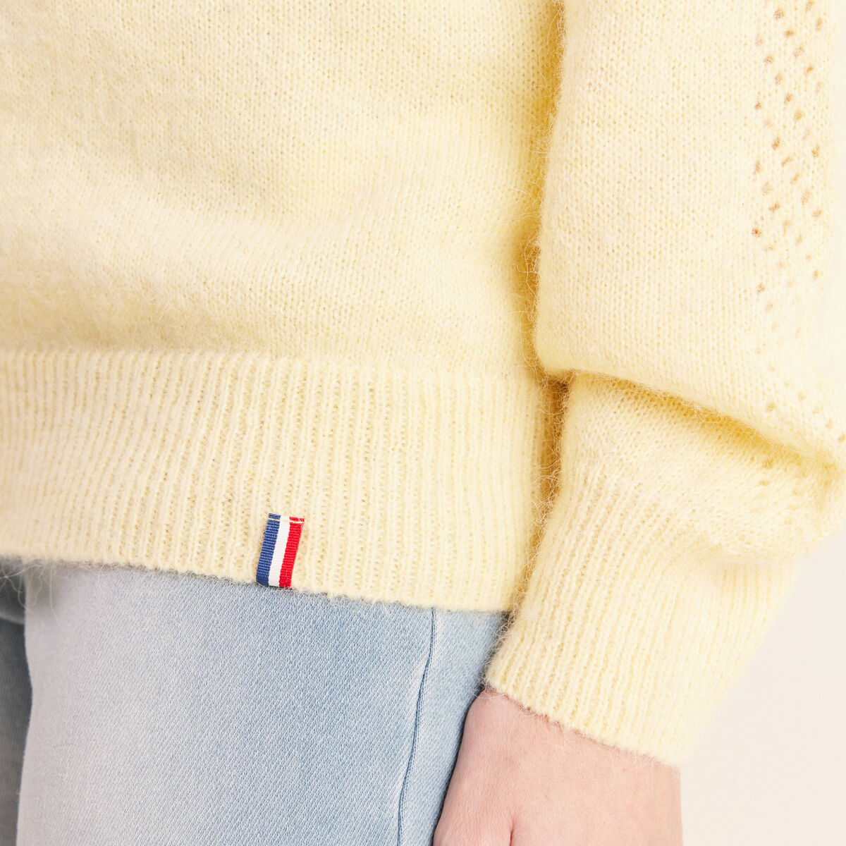 Pull confectionn&eacute; en France jaune pastel femme