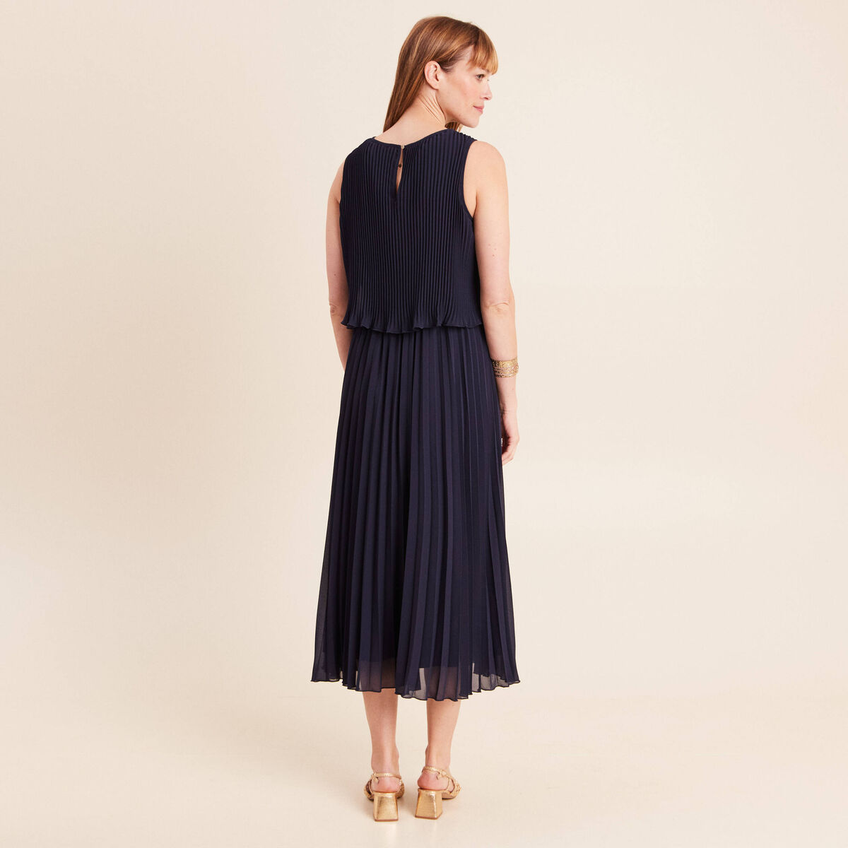 Robe longue &eacute;vas&eacute;e pliss&eacute;e sans manches bleu marine femme