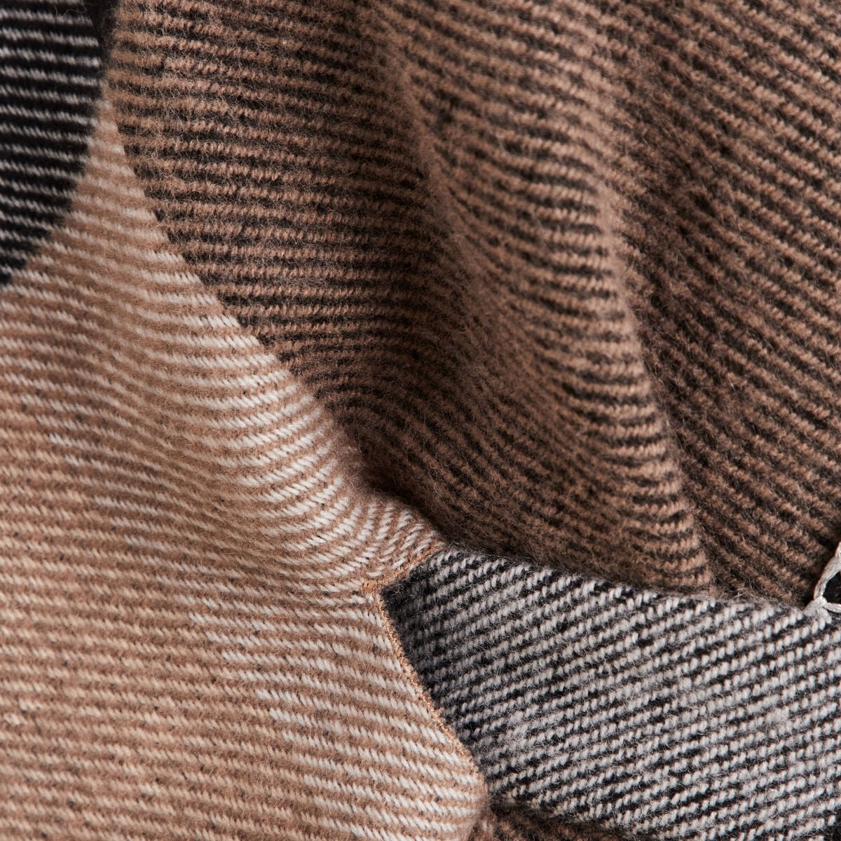 Poncho r&eacute;versible ceintur&eacute; noir femme