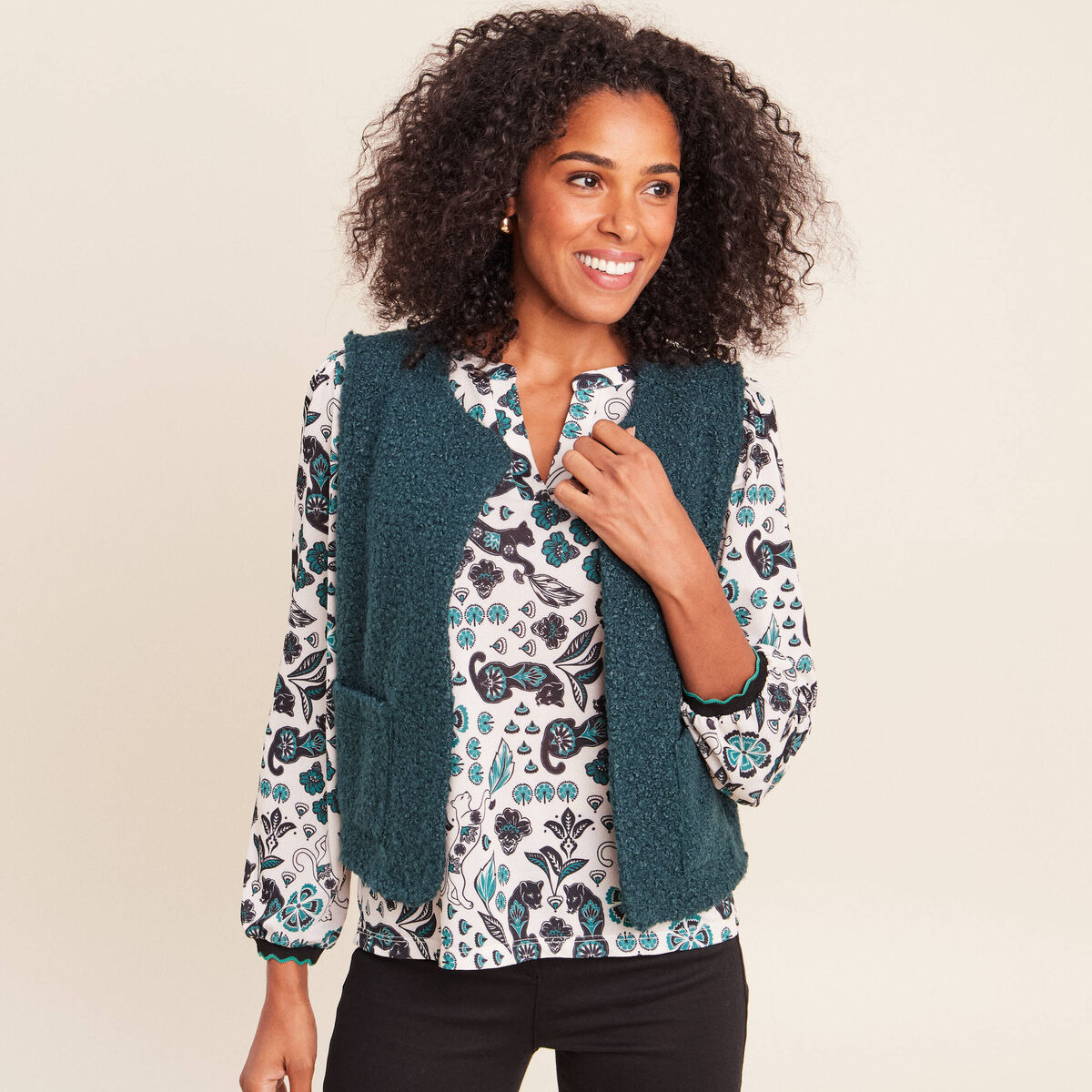 Gilet sans manches bouclette poches vert fonc&eacute; femme