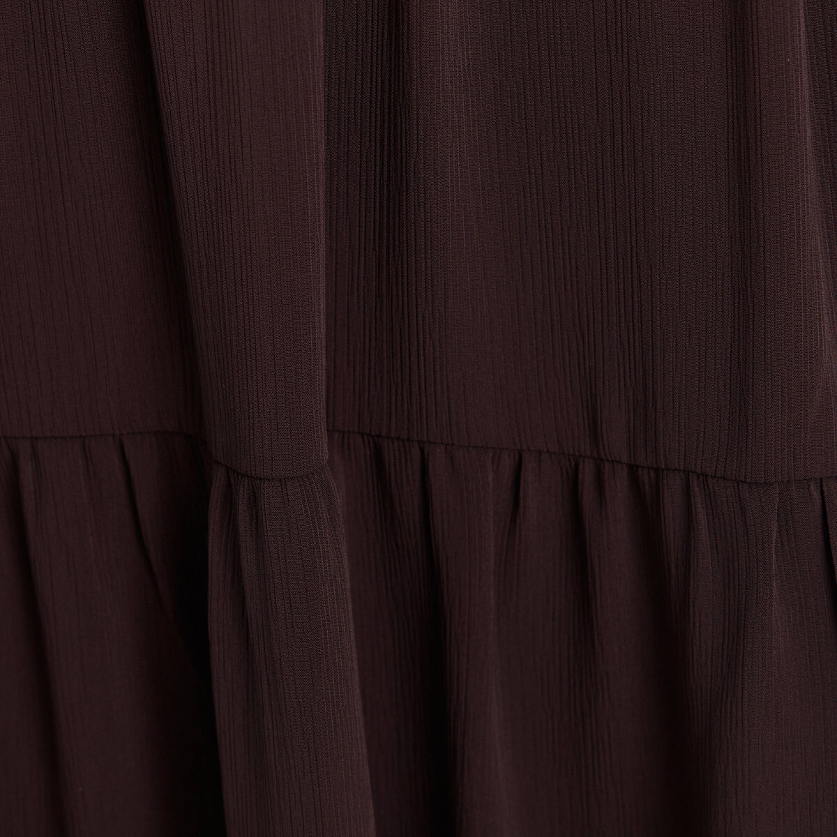 Robe courte &eacute;vas&eacute;e col v manches longues marron fonc&eacute; femme
