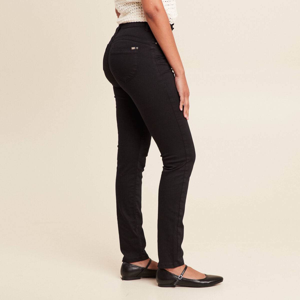 Jean magique L'Unique coupe ajust&eacute;e noir femme
