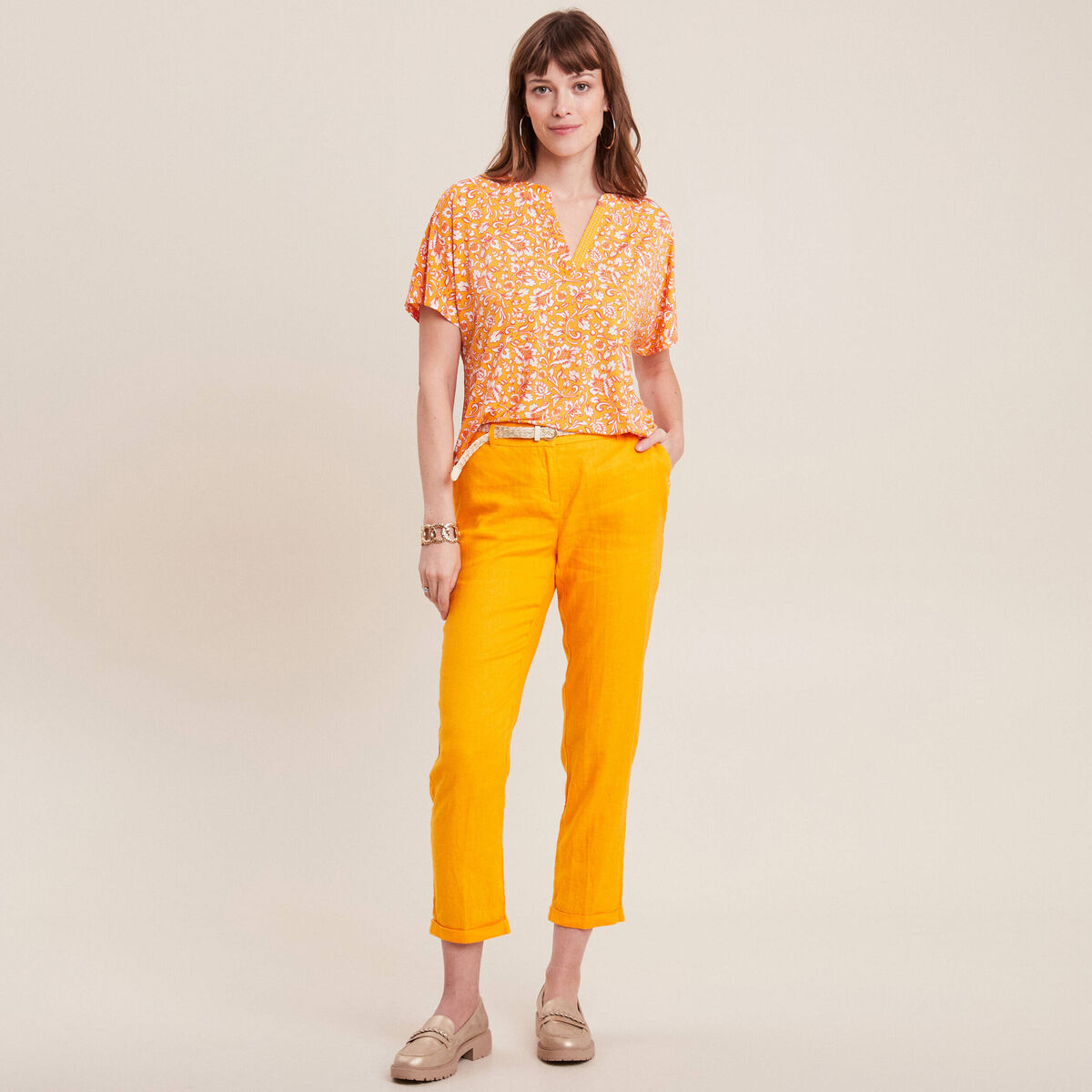 Pantalon flou ceinturé jaune or femme