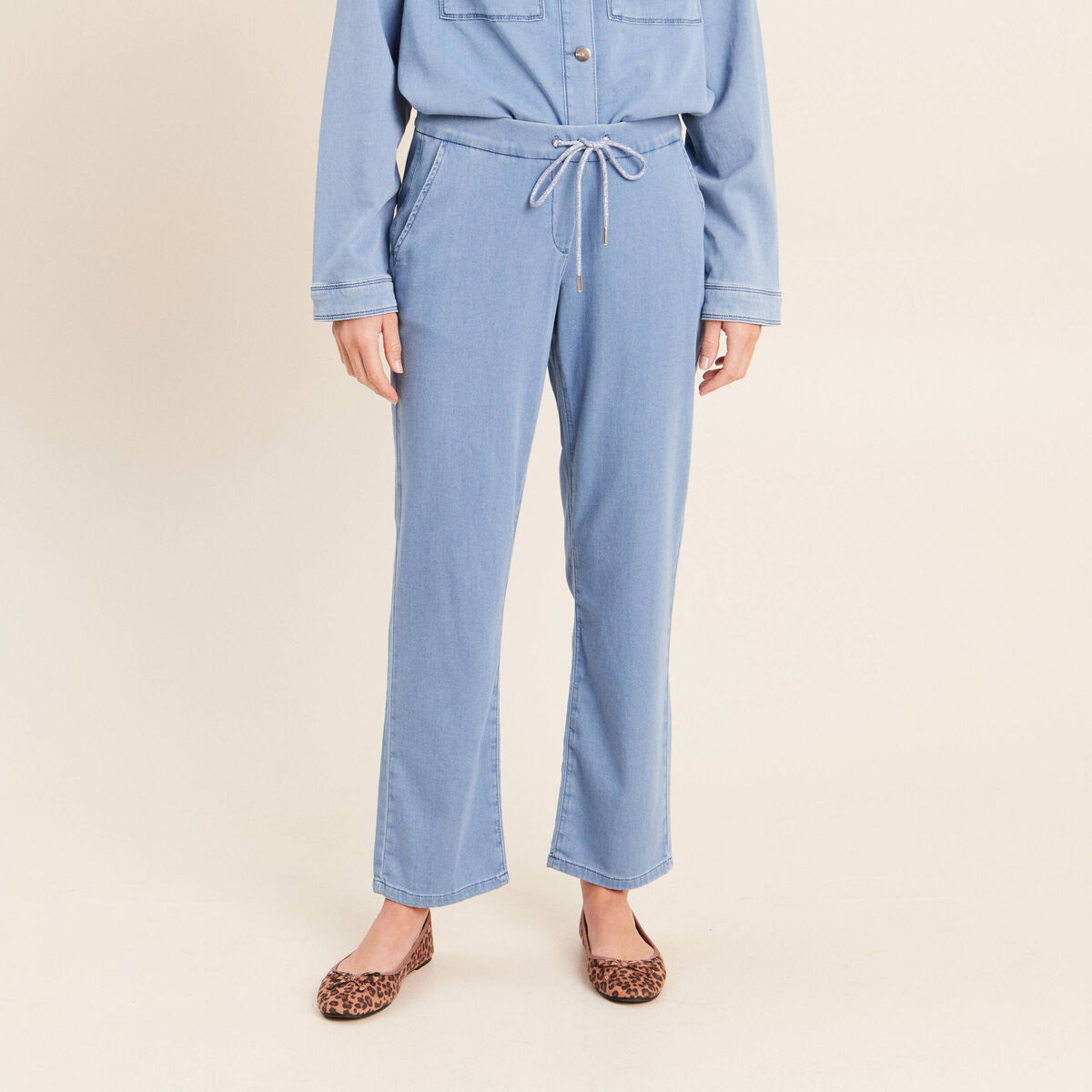 Jogging large 7/8&egrave;me en maille denim bleach femme