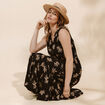 Robe longue &eacute;vas&eacute;e col v sans manches noir femme