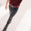 Jean ajusté taille basculée denim gris femme