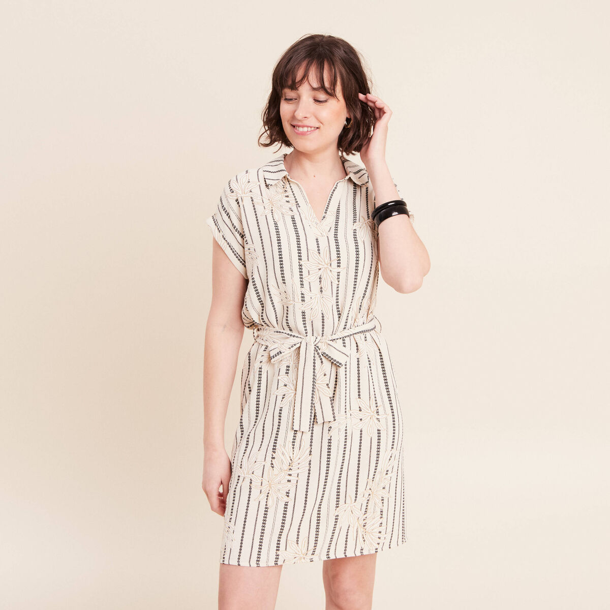 Robe droite courte manches tr&egrave;s courtes noir femme