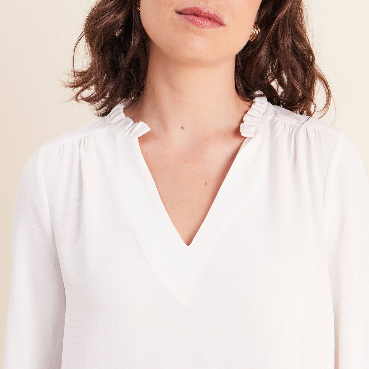 Blouse col v manches longues fluide ecru femme