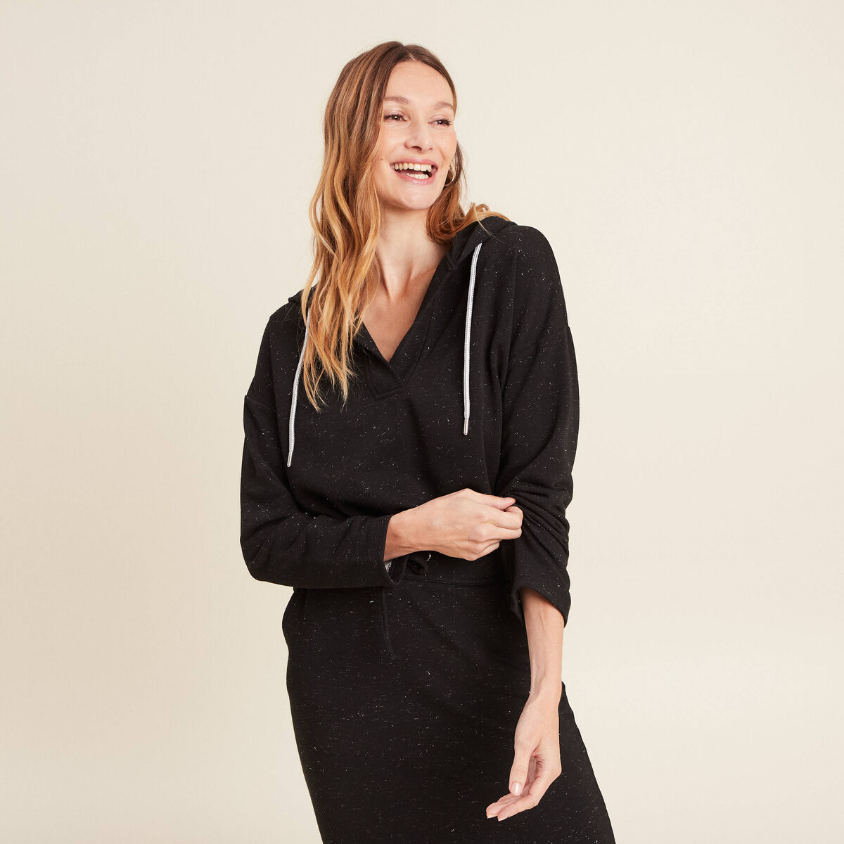 Sweat à capuche noir femme