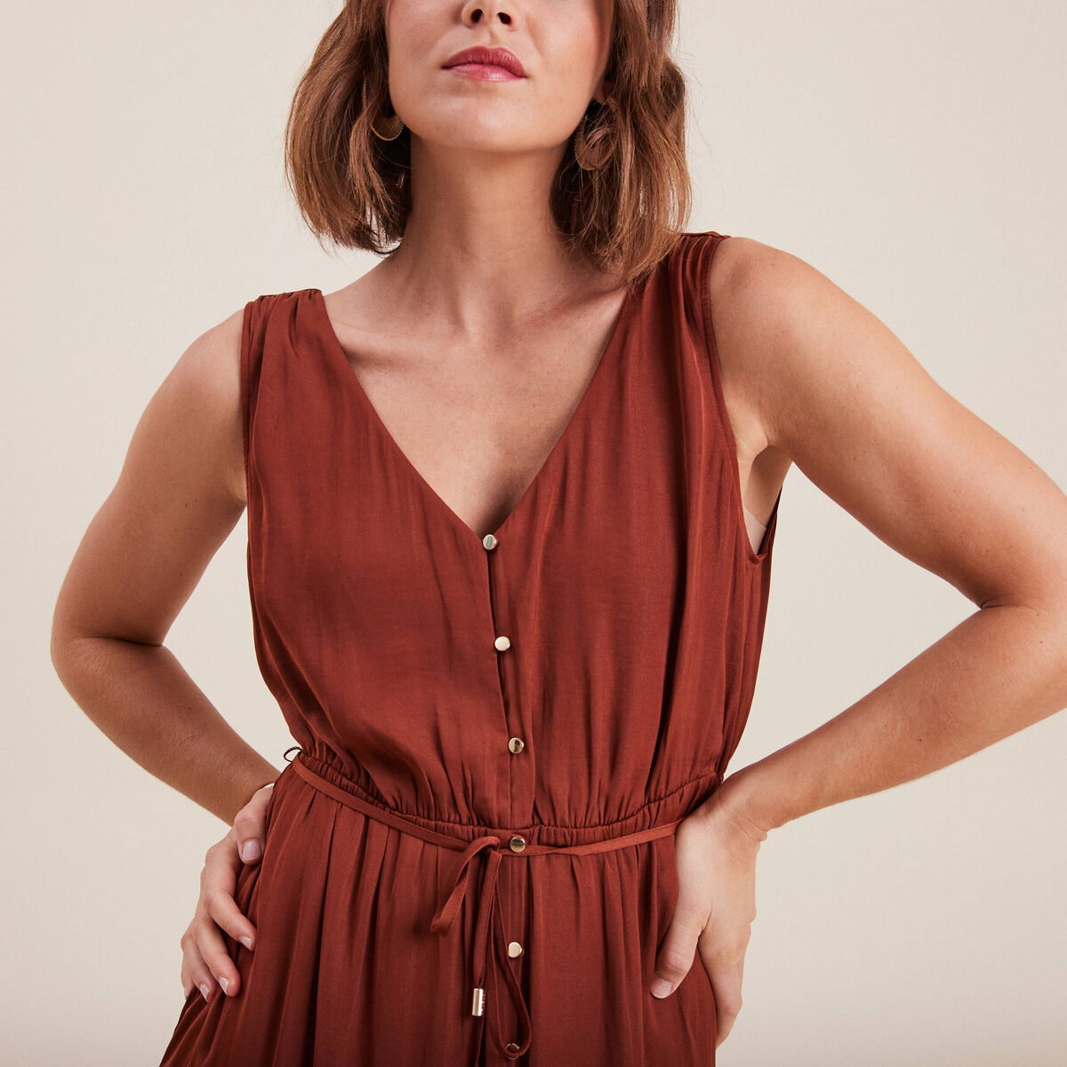 Robe midi évasée satin marron foncé femme
