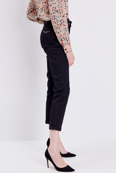 Jean droit détails bijoux noir femme