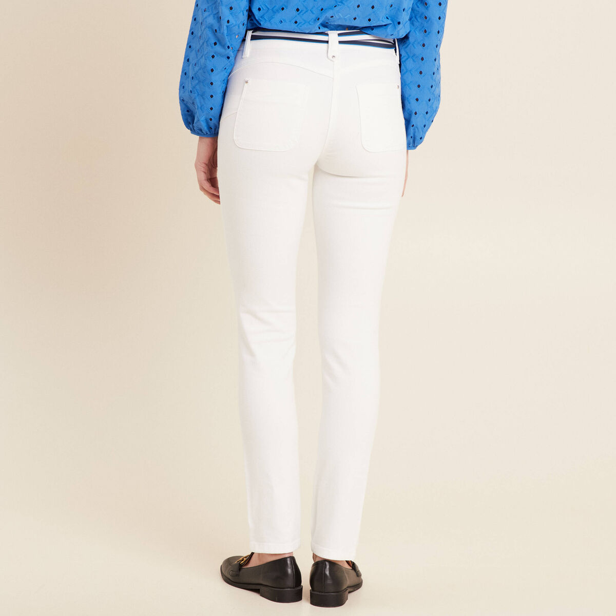 Jean ajust&eacute; taille bascul&eacute;e ecru femme