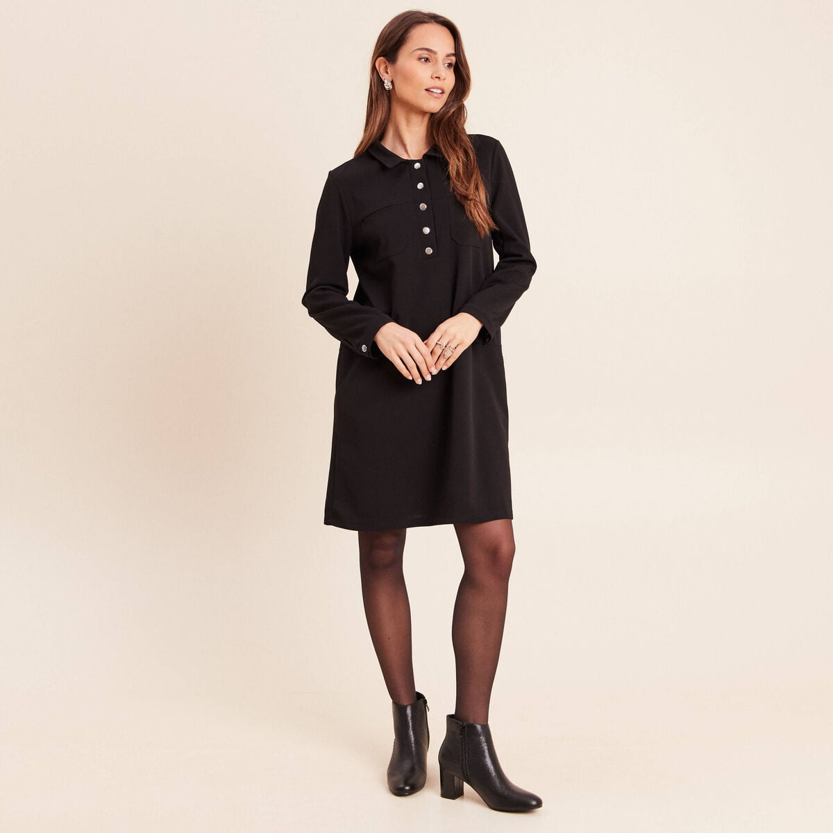 Robe droite courte en maille col chemise noir femme
