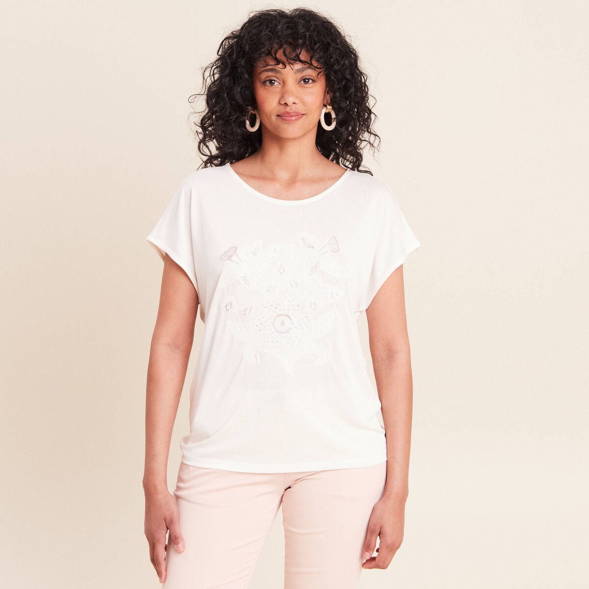 T-shirt col rond manches courtes brod&eacute; ecru femme