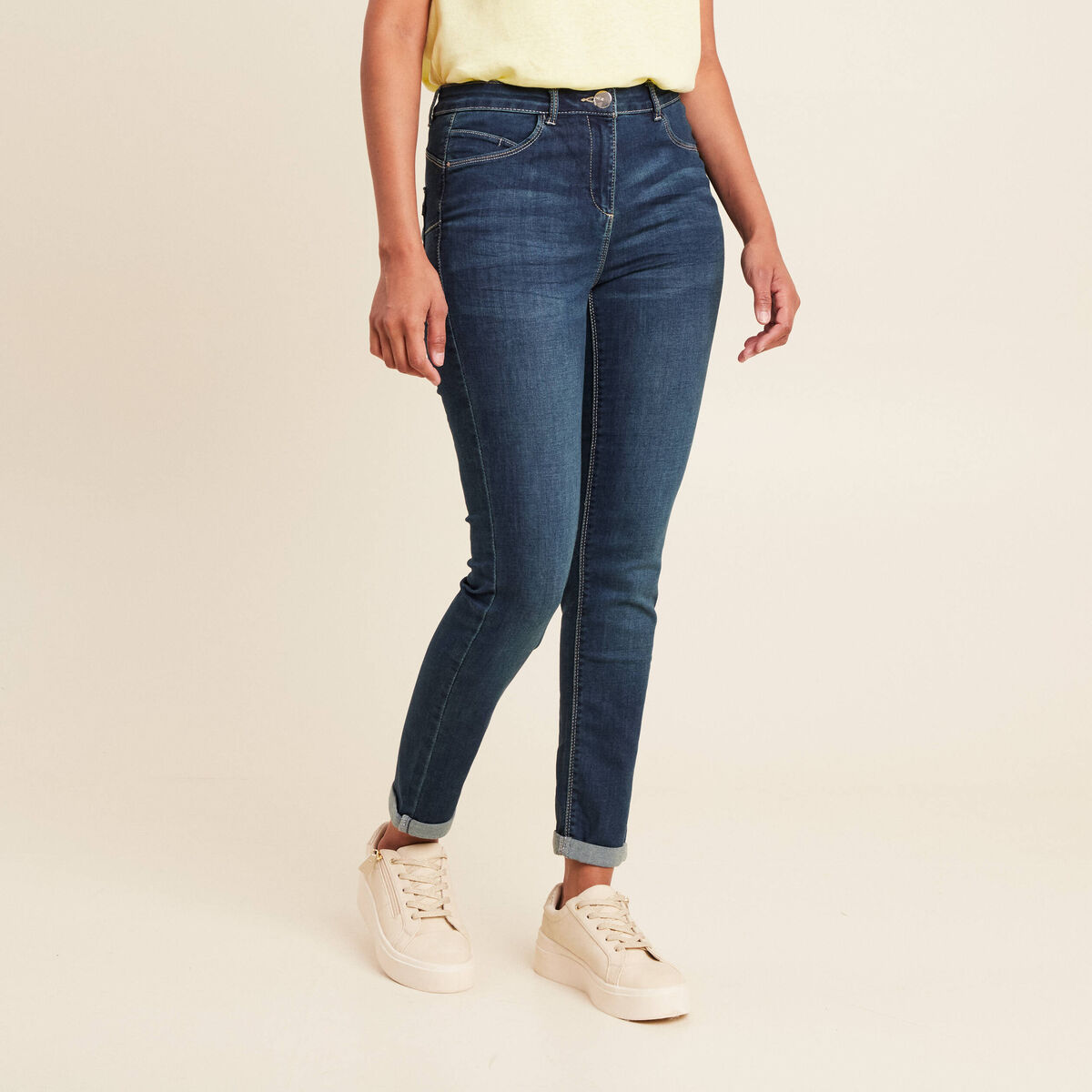 Jeans ajusté taille standard 7/8ème denim brut femme