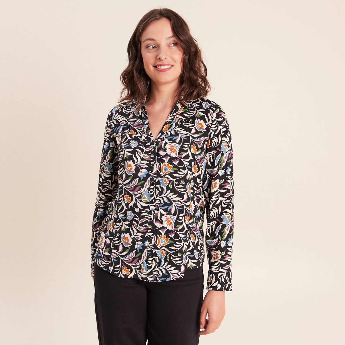 Chemise cintr&eacute;e manches longues fluide noir femme