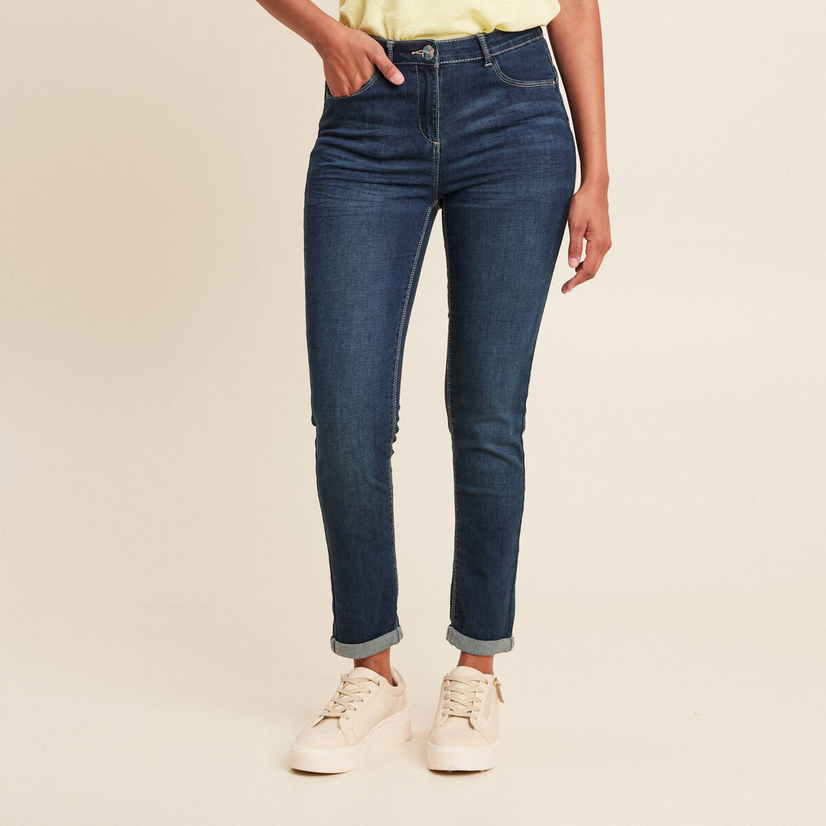 Jeans ajusté taille standard 7/8ème denim brut femme