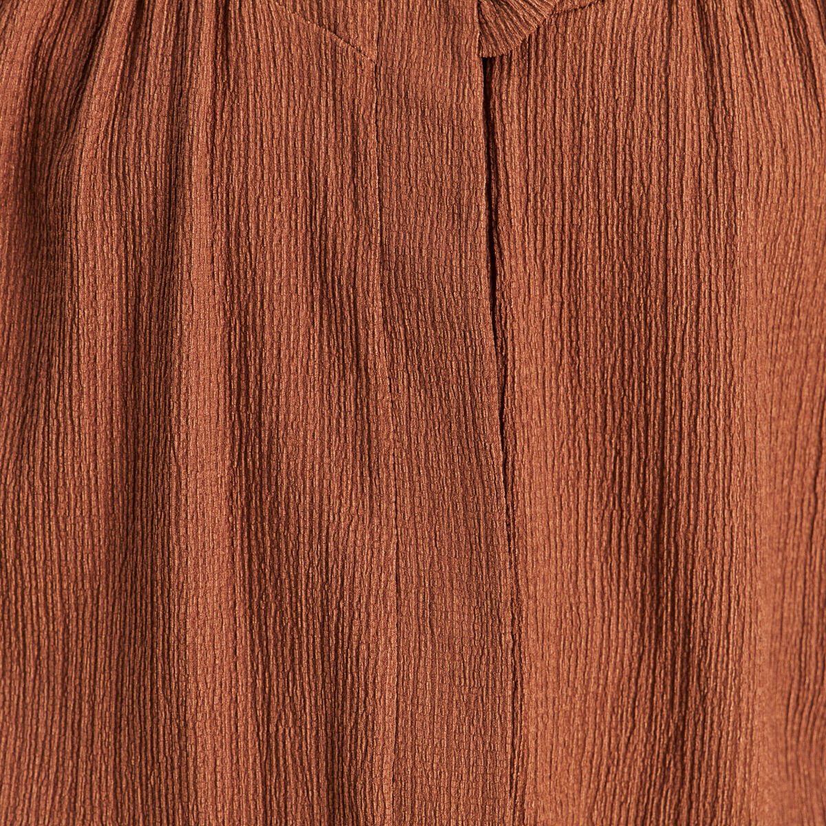 Blouse droite pliss&eacute;e col montant marron fonc&eacute; femme