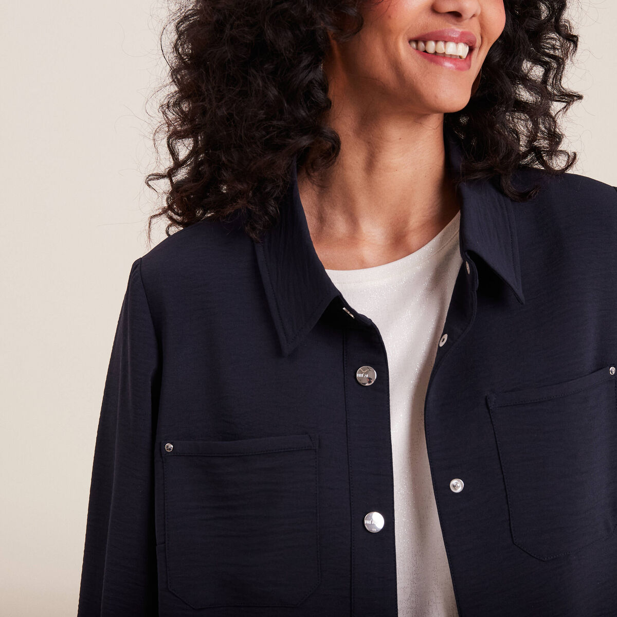 Veste cintr&eacute;e boutonn&eacute;e bleu fonc&eacute; femme