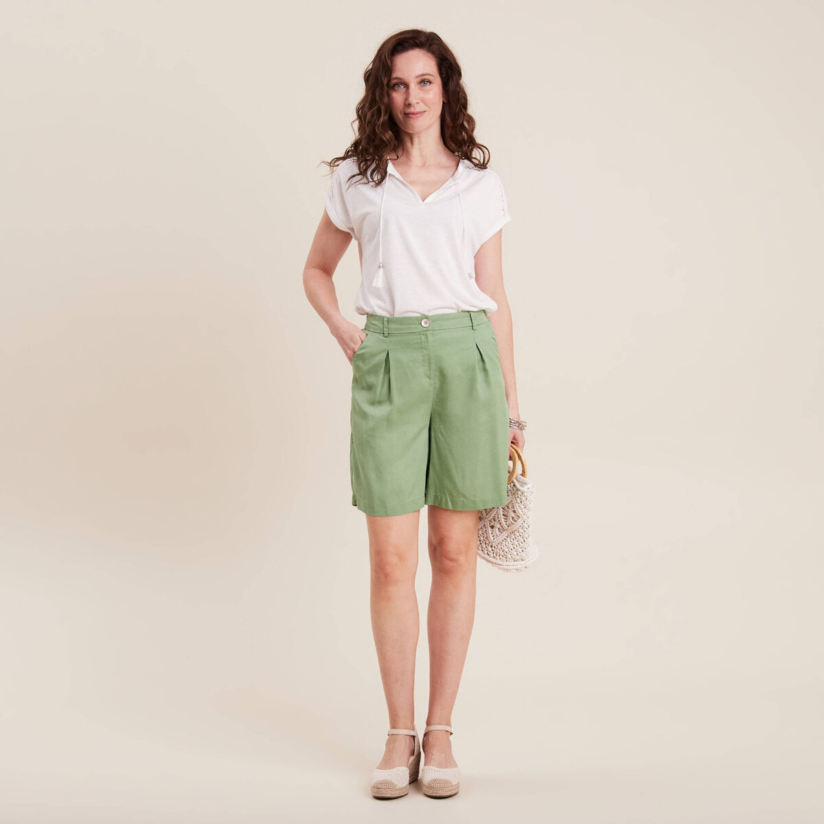 Short droit &agrave; pinces vert olive femme