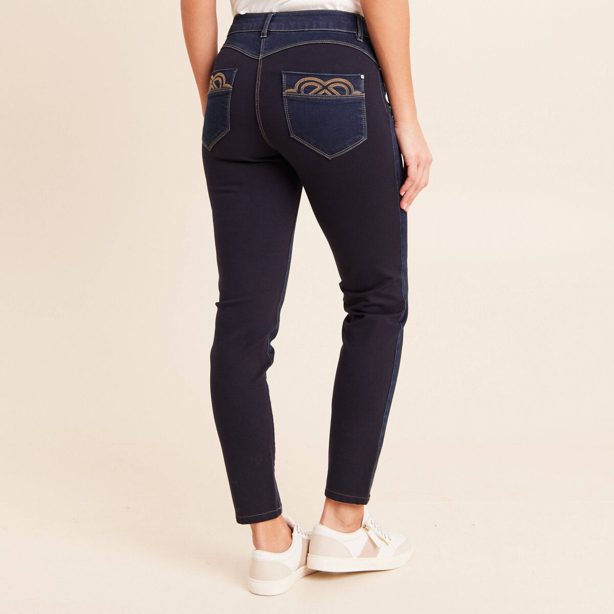Jean coupe ajust&eacute;e effet bi-mati&egrave;re denim brut femme