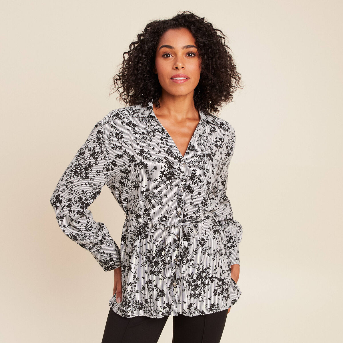 Tunique ceintur&eacute;e col chemise fluide noir femme