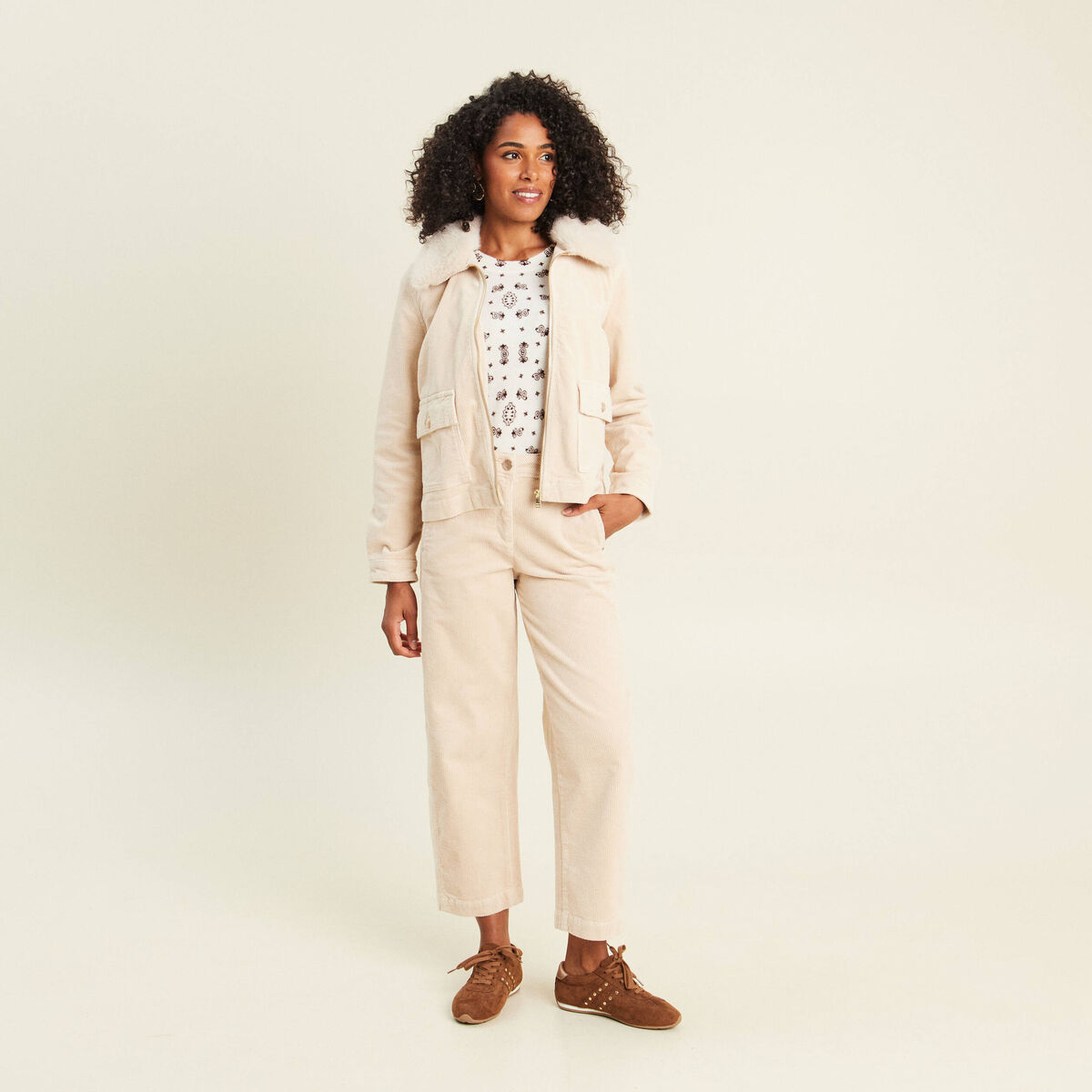 Pantalon large 7/8&egrave;me en velours sable femme