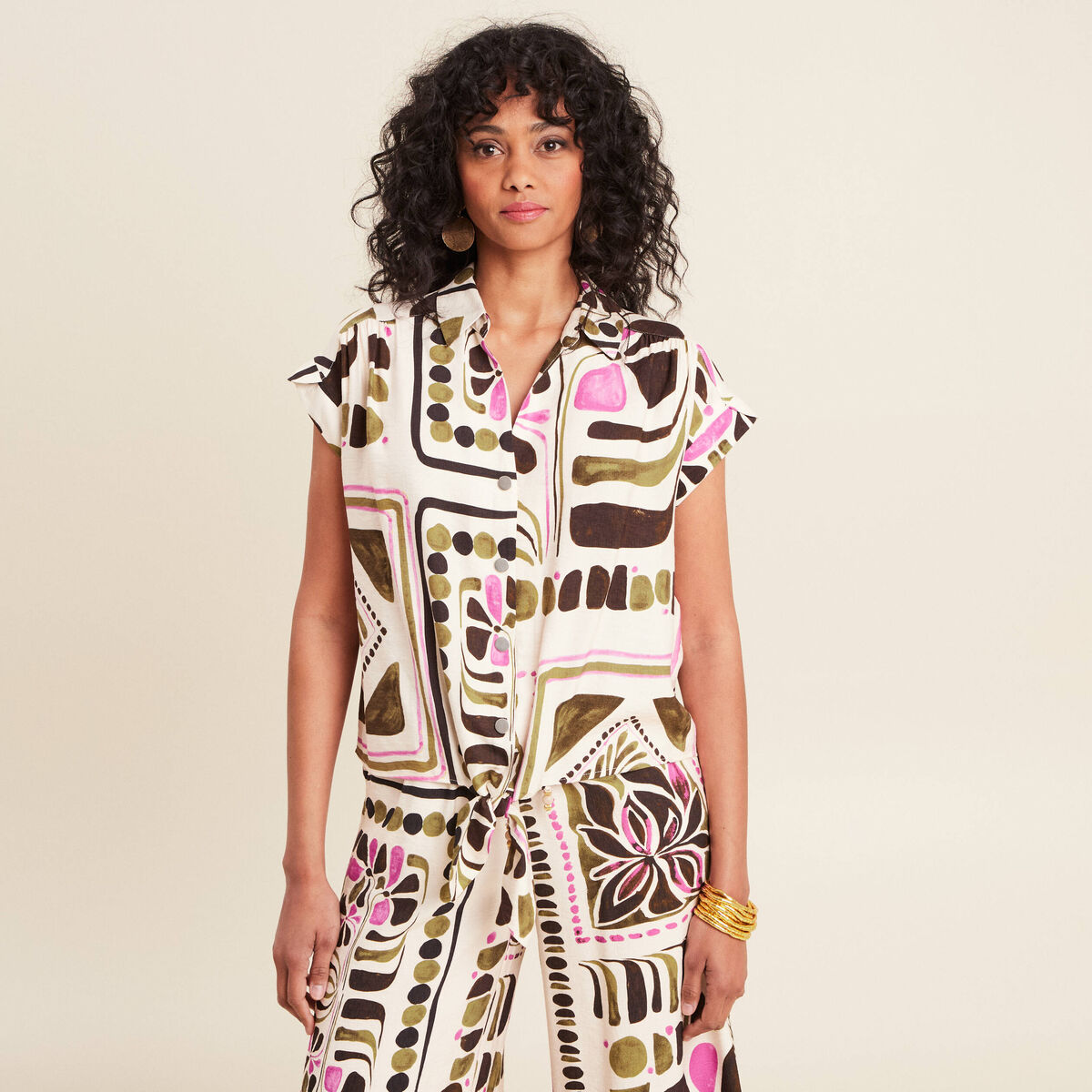 Chemise manches courtes nou&eacute;e vert femme