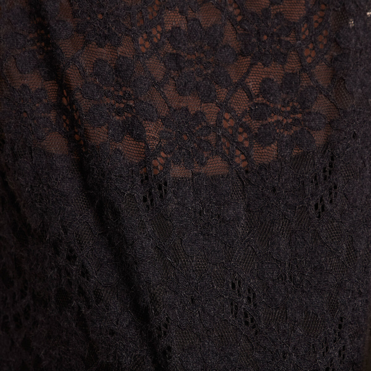 T-shirt cintr&eacute; col montant dentelle noir femme