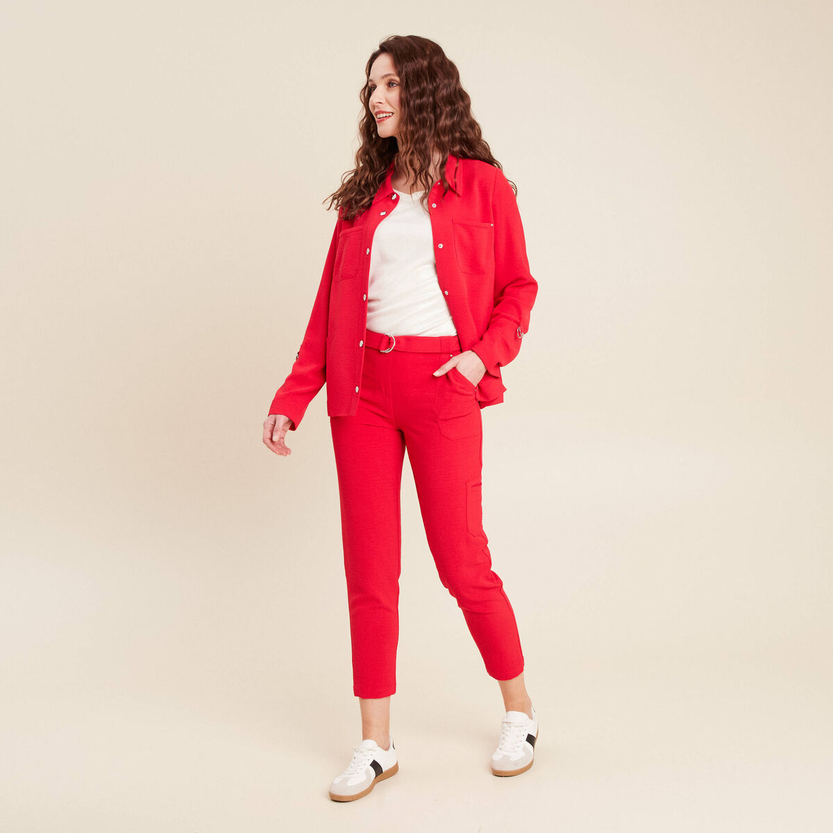 Pantalon flou ceintur&eacute; rouge femme