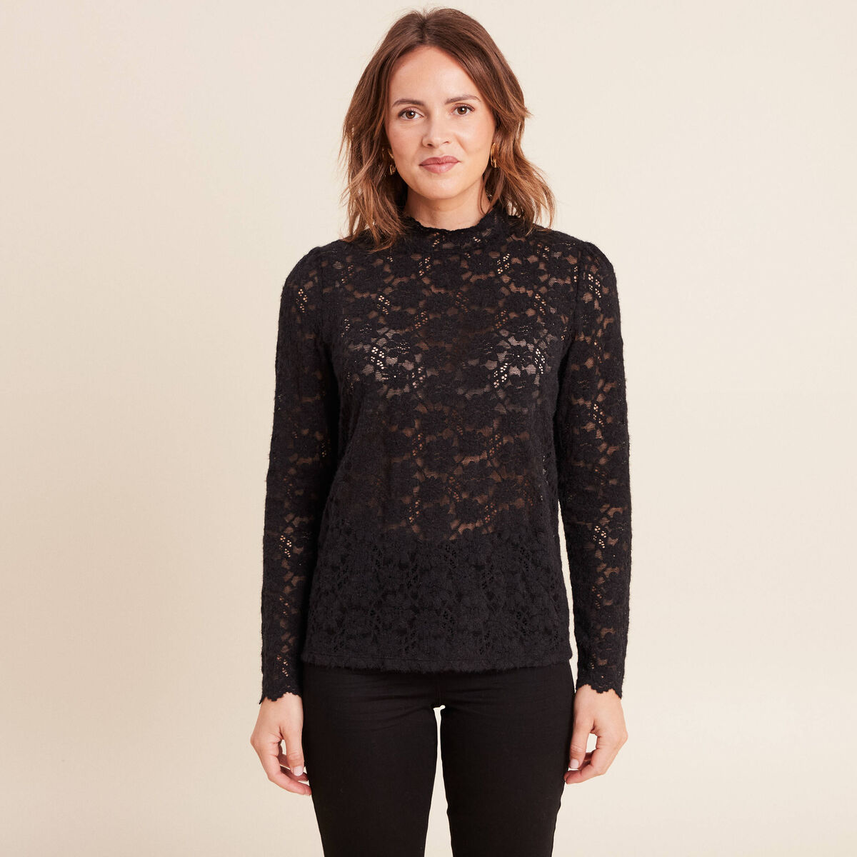 T-shirt cintr&eacute; col montant dentelle noir femme