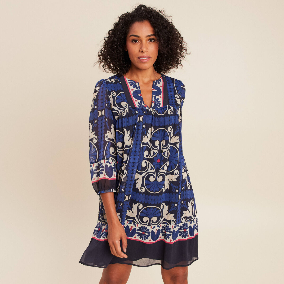 Robe courte &eacute;vas&eacute;e col tunisien bleu femme