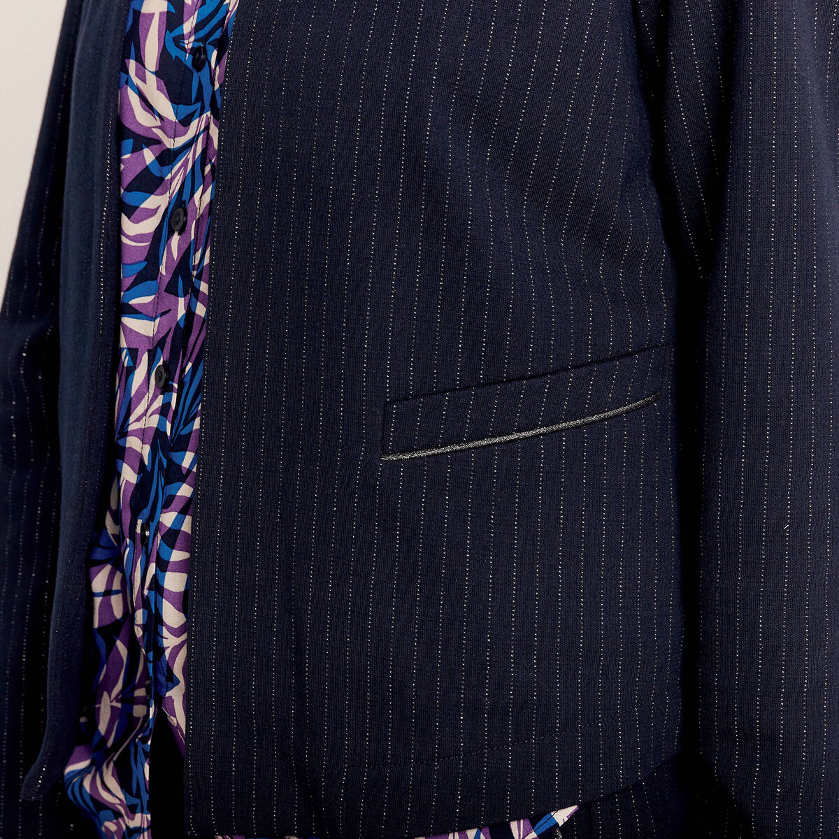Veste ajust&eacute;e col ch&acirc;le bleu marine femme
