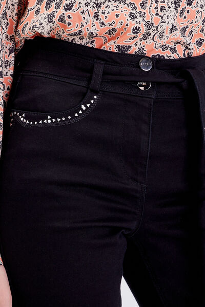 Jean droit détails bijoux noir femme