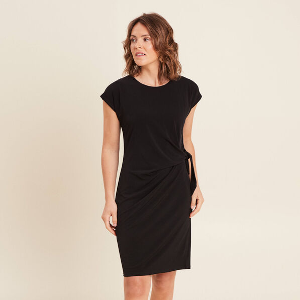 Robe cintrée courte col rond noir femme