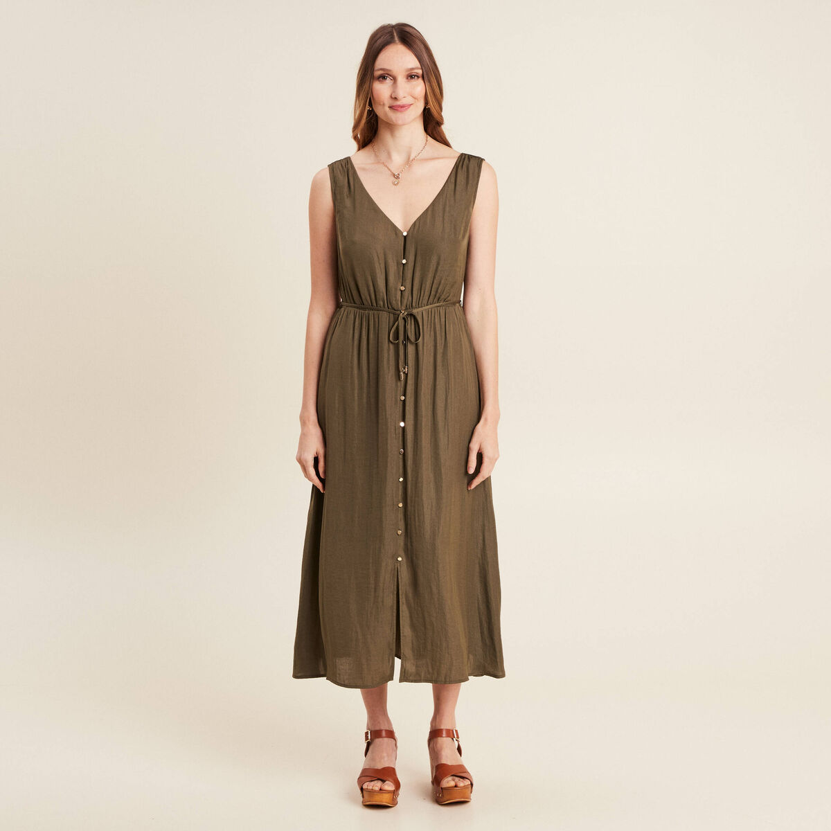 Robe midi &eacute;vas&eacute;e satin vert kaki femme