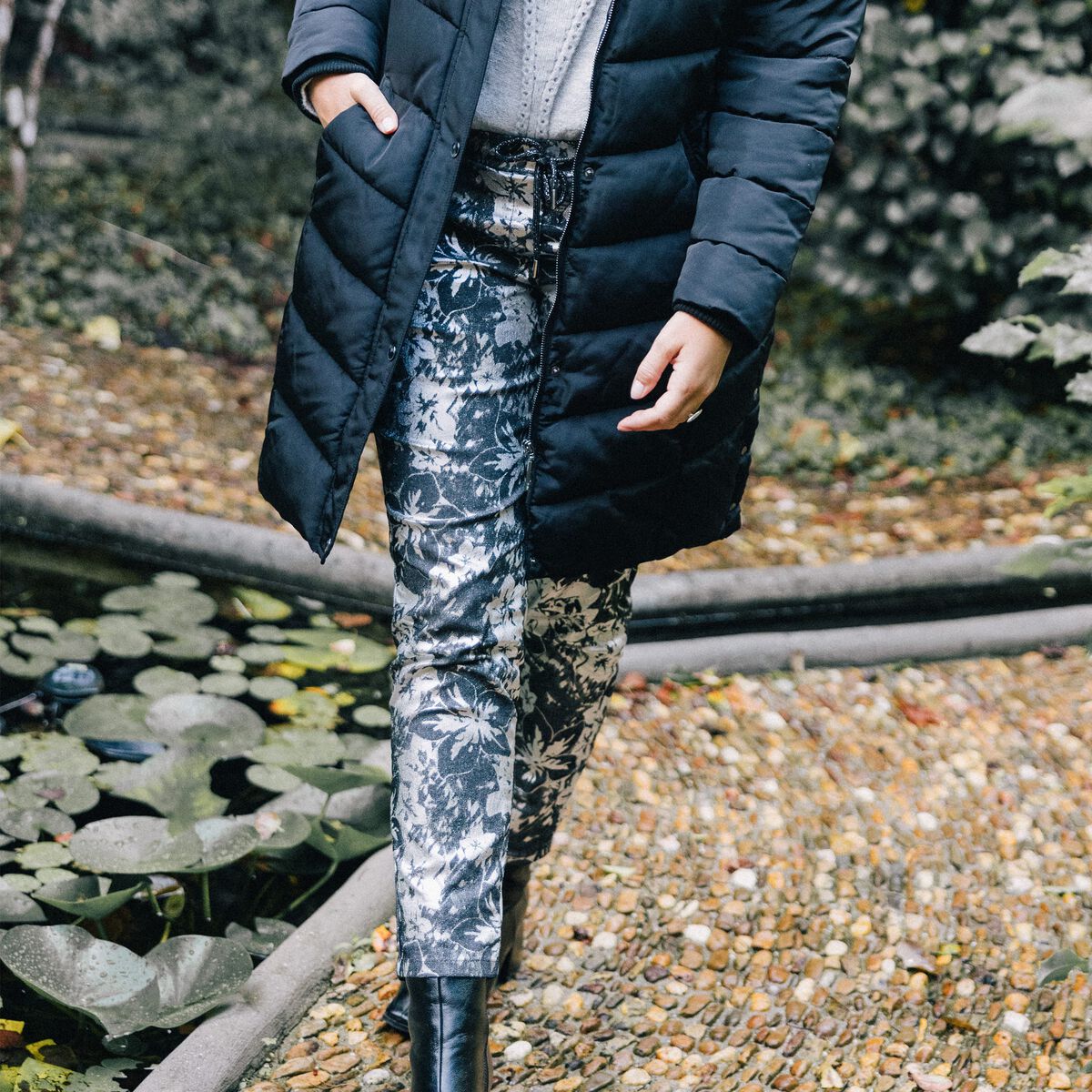 Pantalon ajust&eacute; &agrave; coulisse noir femme