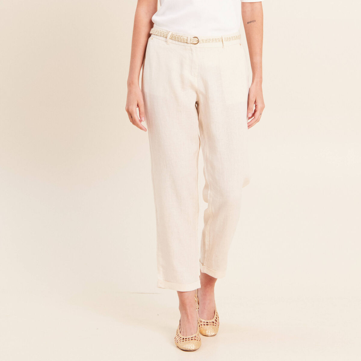 Pantalon coupe chino en lin ceintur&eacute; beige femme