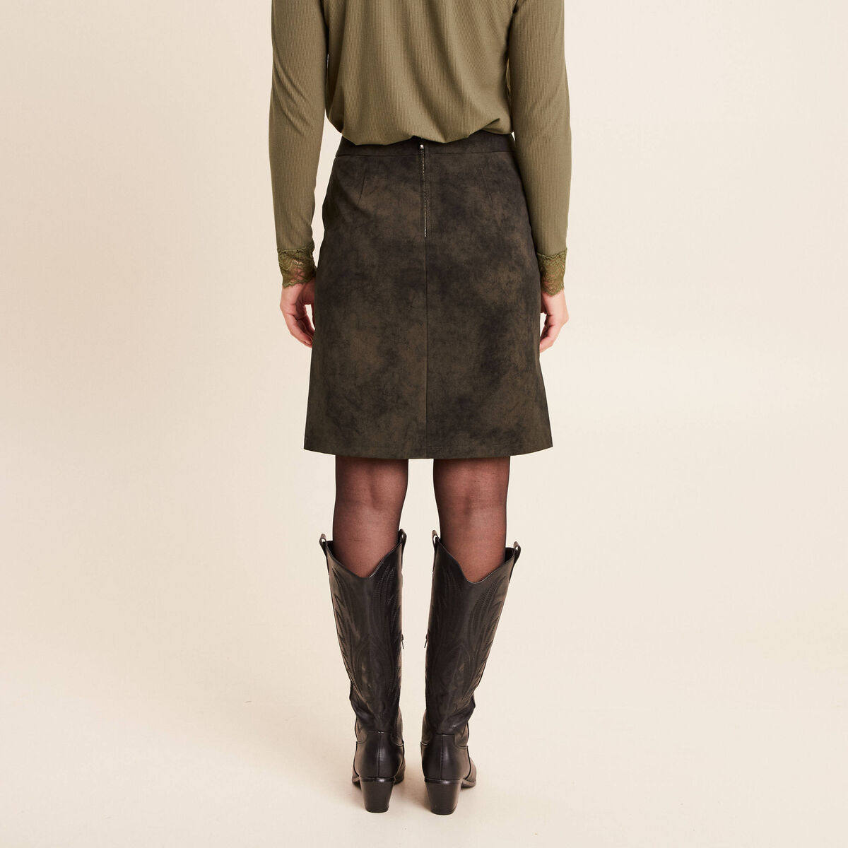 Jupe droite courte en similicuir vert kaki femme