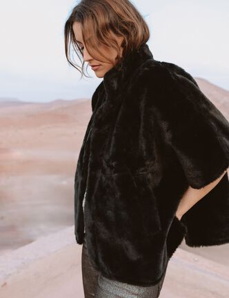 Poncho cape fausse fourrure noir femme