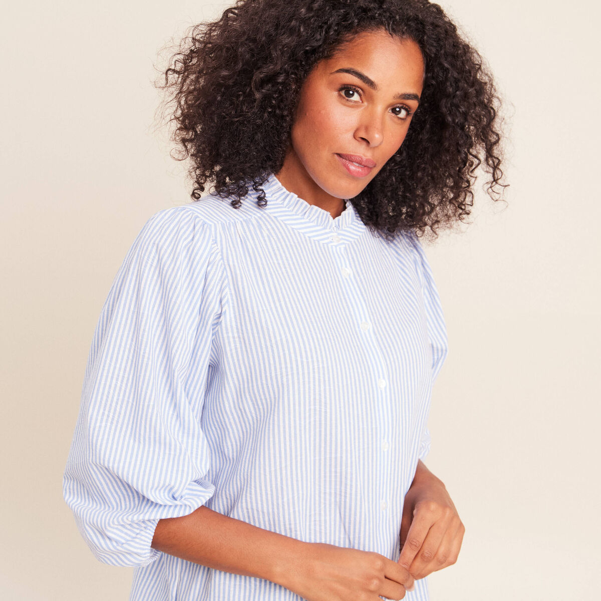 Chemise col montant manches 3/4 bleu femme
