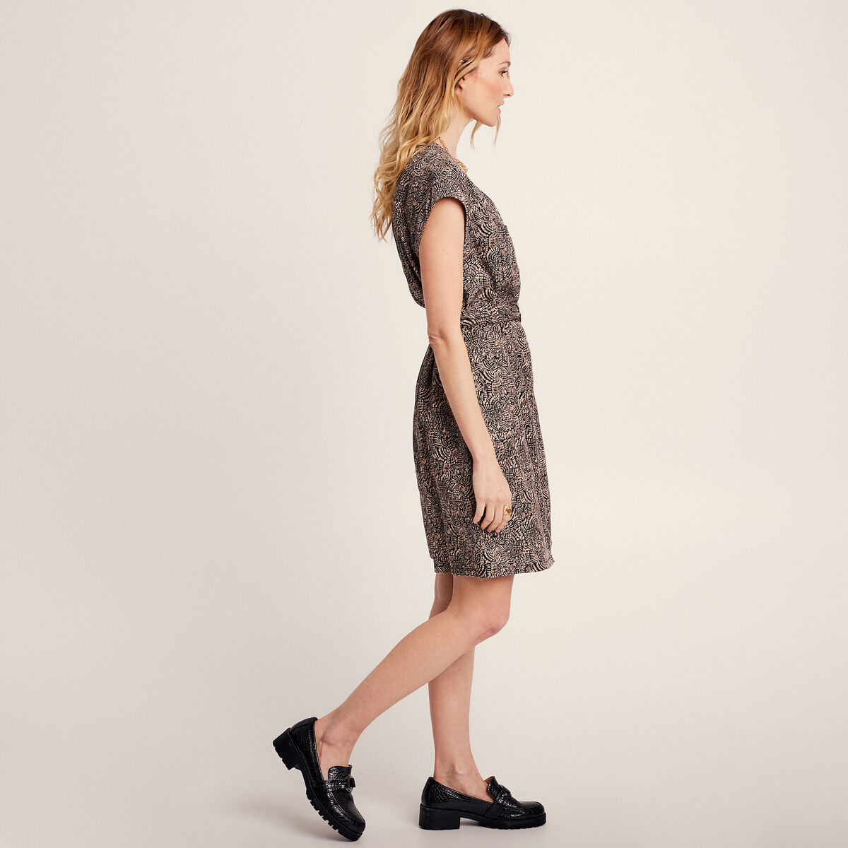 Robe droite zippée ceinturée noir femme