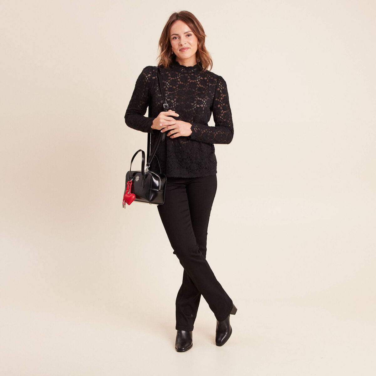 T-shirt cintr&eacute; col montant dentelle noir femme