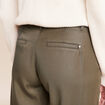 Pantalon coupe chino 7/8&egrave;me effet enduit vert kaki femme