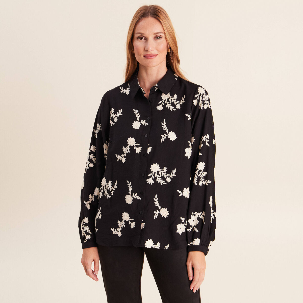Chemise fluide brod&eacute;e manches longues noir femme