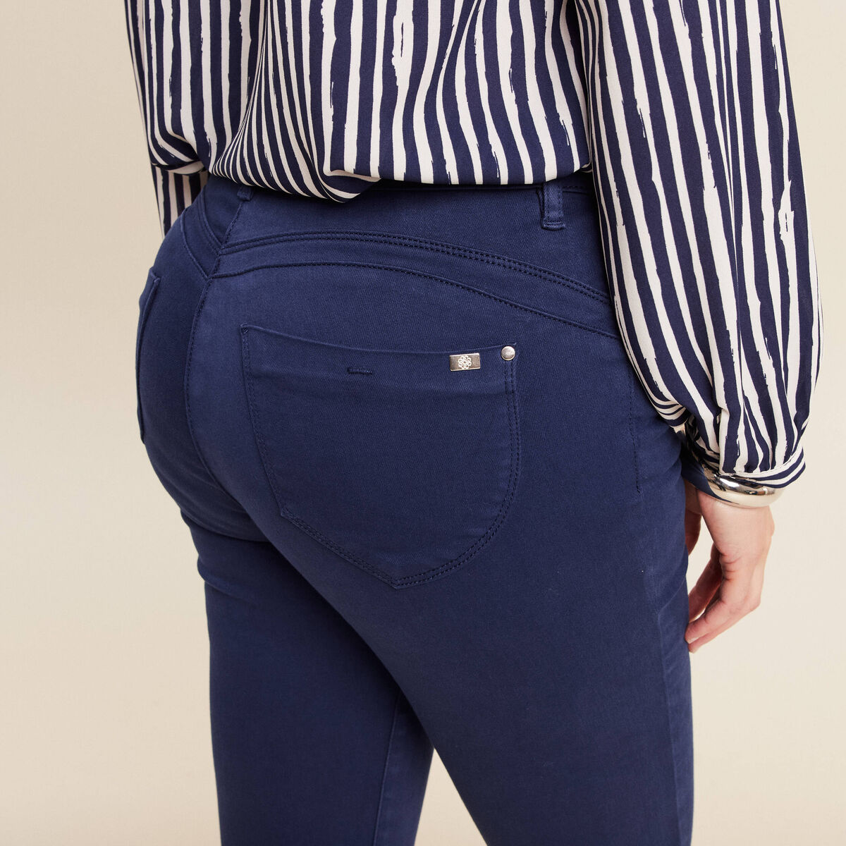 Jean magique ajusté taille standard bleu marine femme
