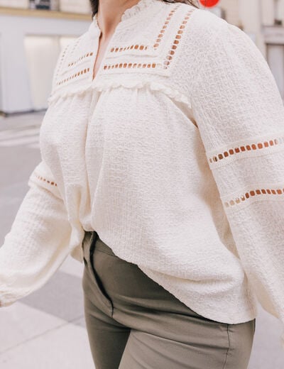 Blouse boh&egrave;me maille cr&ecirc;p&eacute;e ecru femme